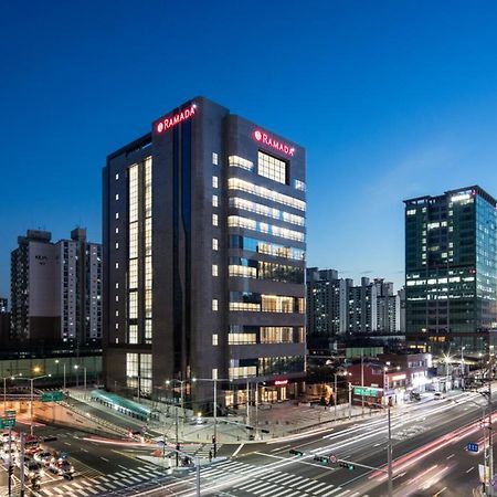 Готель Ramada By Wyndham Seoul Sindorim Екстер'єр фото