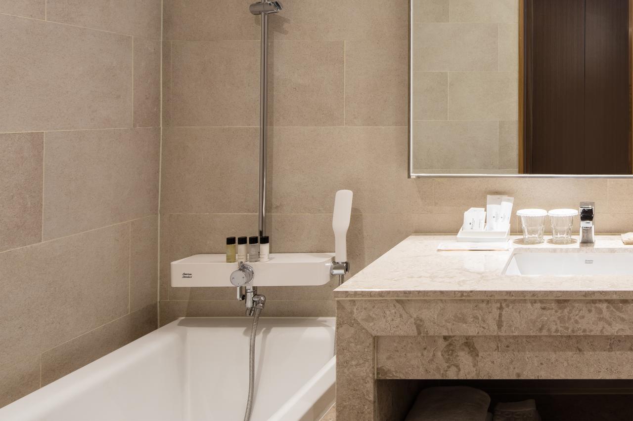 Готель Ramada By Wyndham Seoul Sindorim Екстер'єр фото